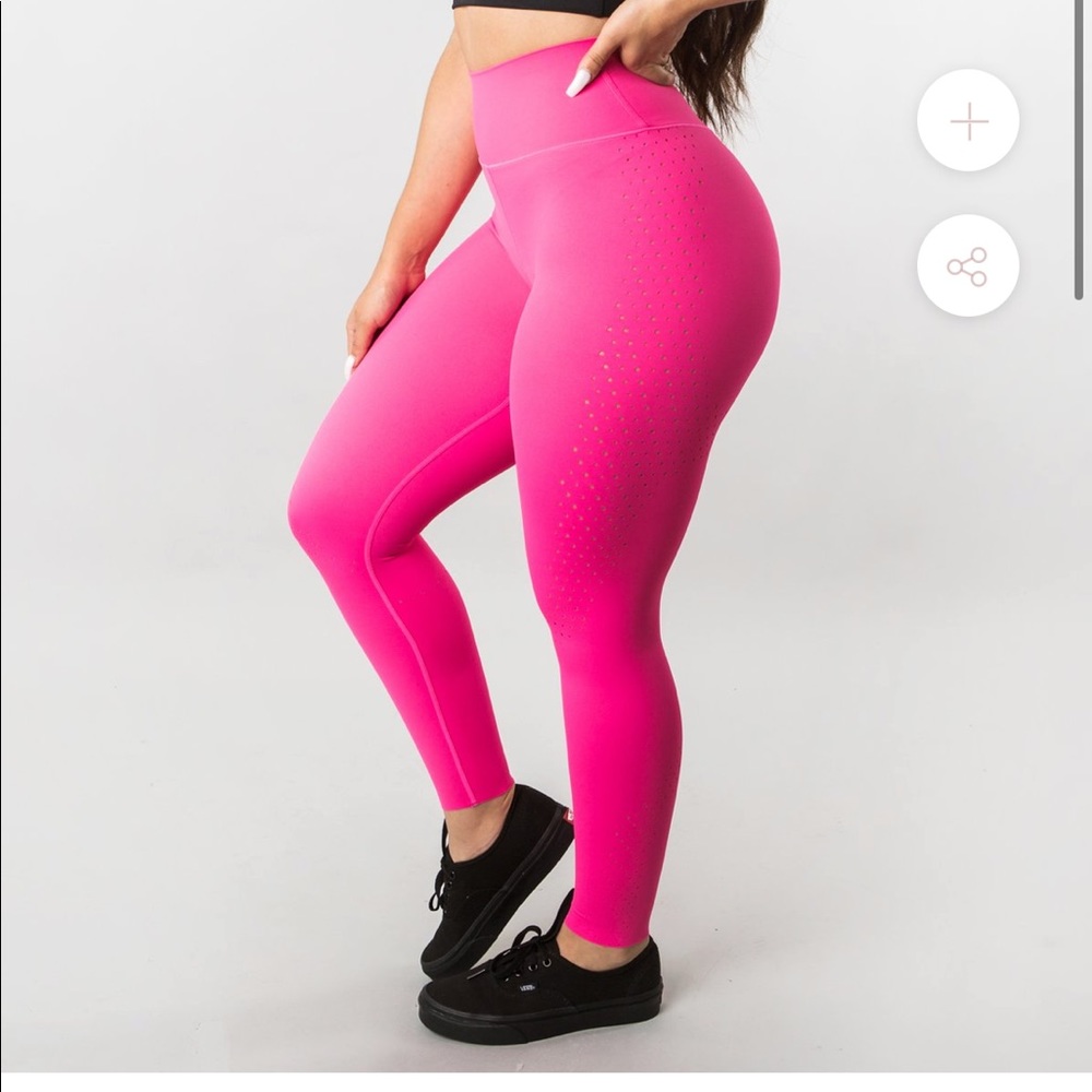 BuffBunny Vibe Legging in color HOT
